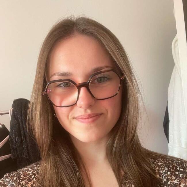 Babysitter in Le Bosc-Roger-en-Roumois: Lisa