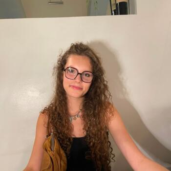 Babysitter in Brive-la-Gaillarde: Maya