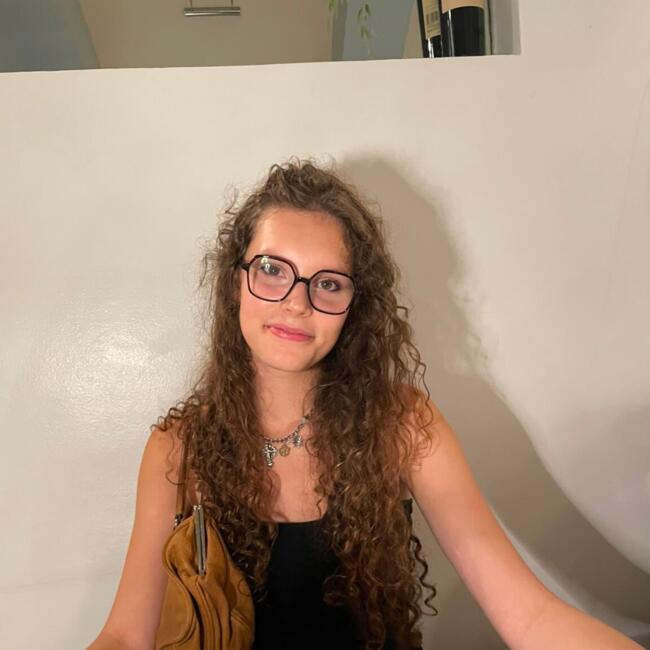 Baby-sitter à Brive-la-Gaillarde: Maya