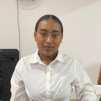 Babysitter in Santiago de Cali: NIKOL JOHANA