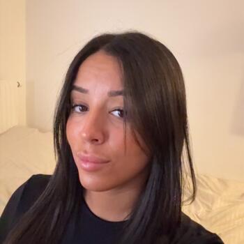 Babysitter in Paris: Anissa