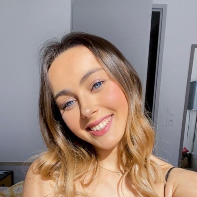 Babysitter in Saint-Médard-en-Jalles: Ambre