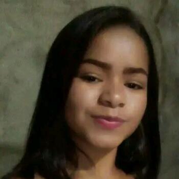 Babysitter in Tacarigua: Yesenia