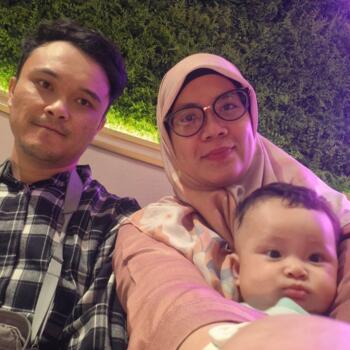Babysitting job in Jakarta: babysitting job F. Zahra