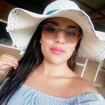 Babysitter in Cartago: Valeria