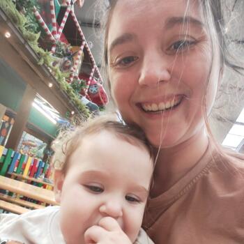 Parent Halle: Julia