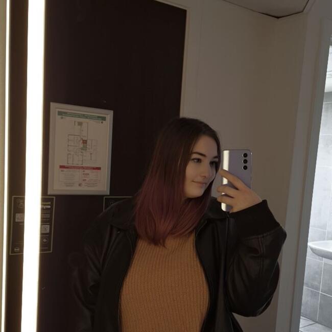 Babysitter in Molenbeek-Saint-Jean: Julie