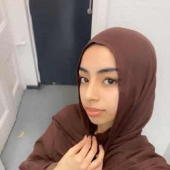 Babysitter Manchester: Laiba