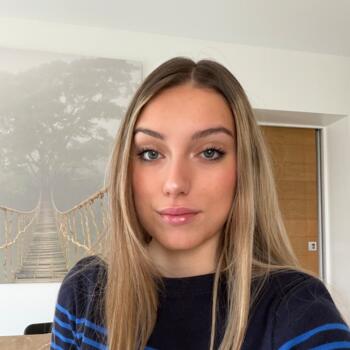 Babysitter in Levallois-Perret: Eva