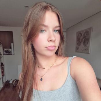 Babysitter in Limoges: Julie