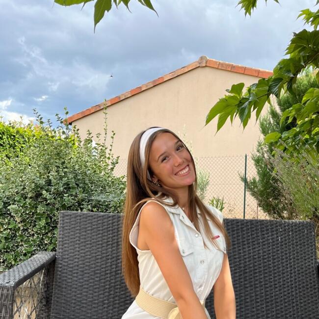 Babysitter in Jardres: Manon