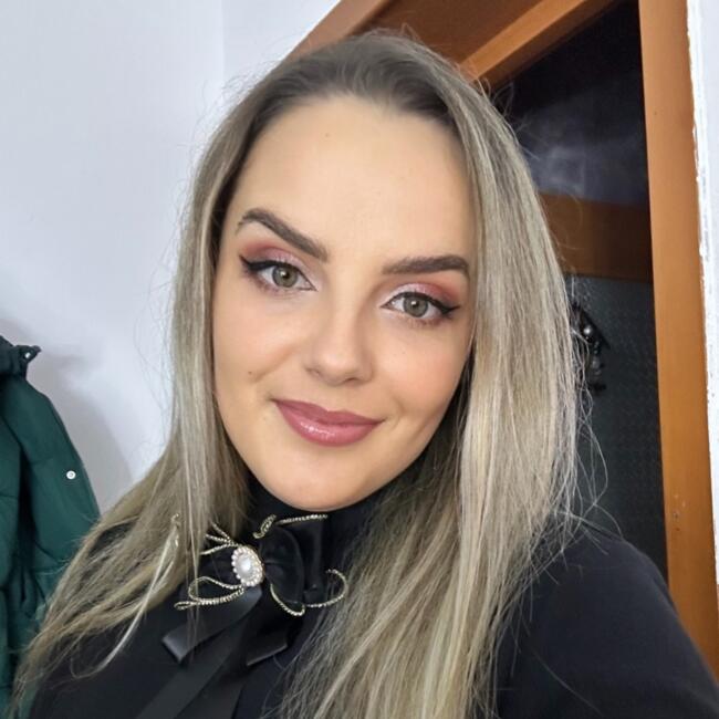 Babysitter in Oradea: Iulia