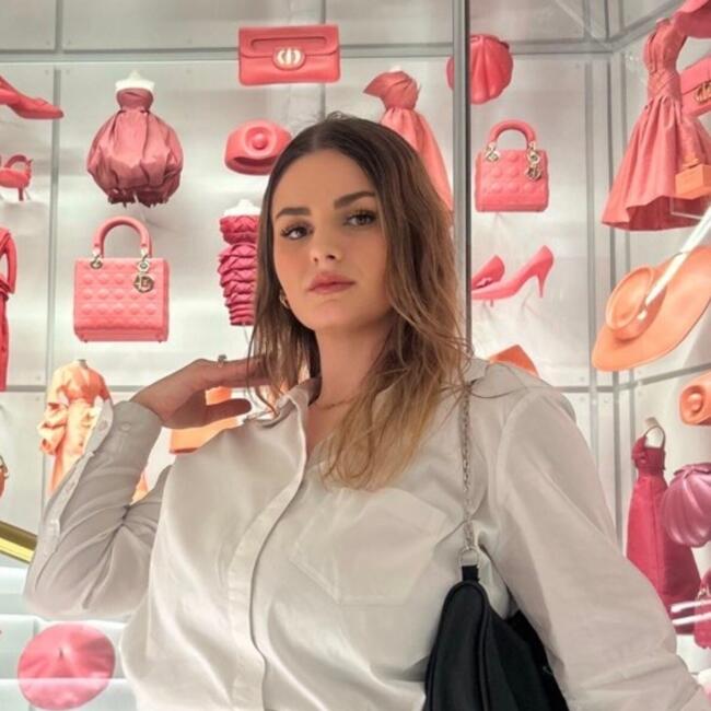 Babysitter in Saint-Nicolas (Wallonie): Elma