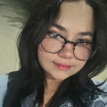 Babysitter in Floridablanca: Alejandra Deschamps Prada