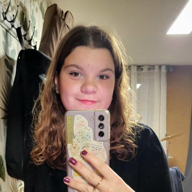 Babysitter in Dompierre-sur-Besbre: Justine