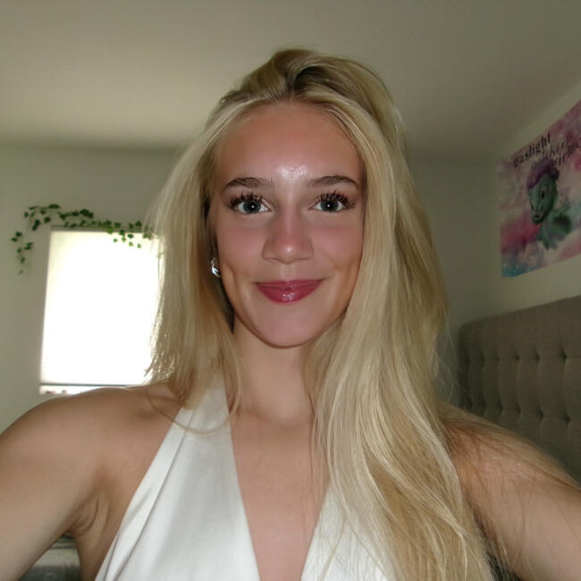 Babysitter in Oakville: Penelope