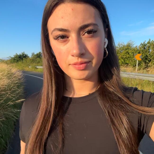 Babysitter in Gort: Samara