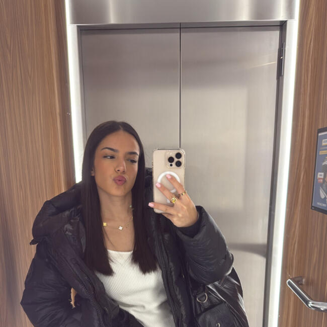 Babysitter in Rouen: Nour