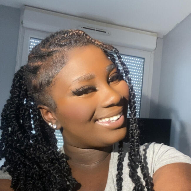 Babysitter in Athis-Mons: Shaina