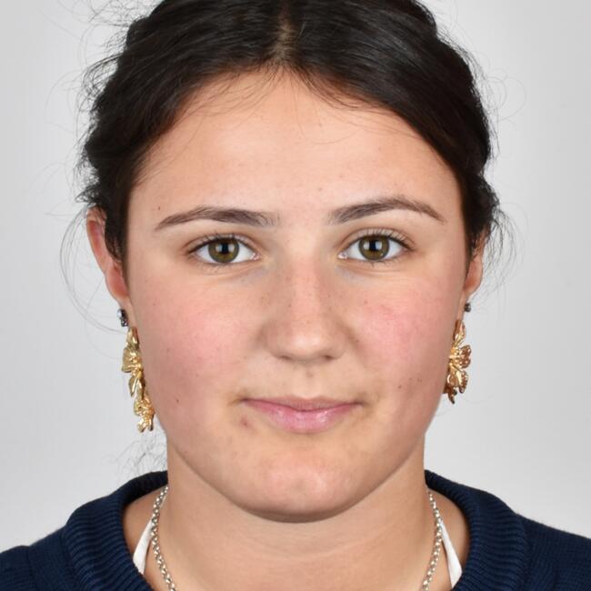 Babysitter in Selwyn: Tara