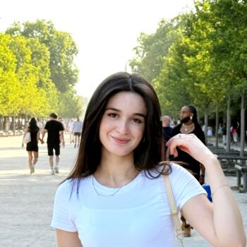 Babysitter in Stains: Sara