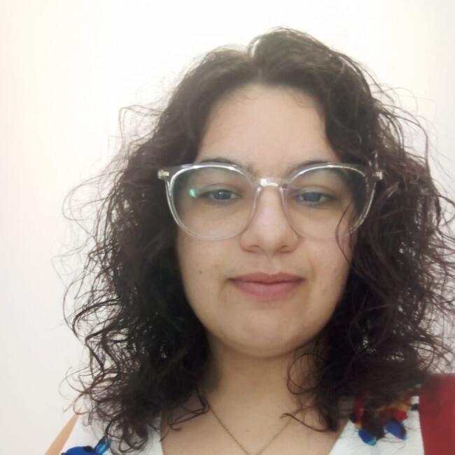 Babysitter in Encarnação: Ângela