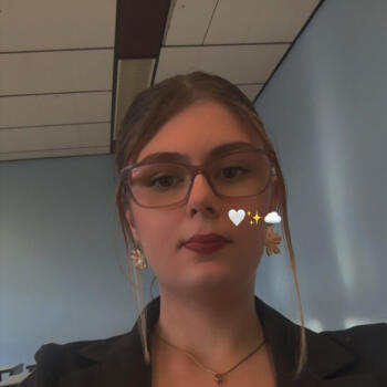 Babysitter in Frameries: Naomie