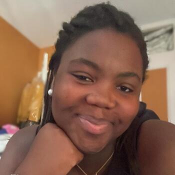 Babysitter in Bourges: Mona