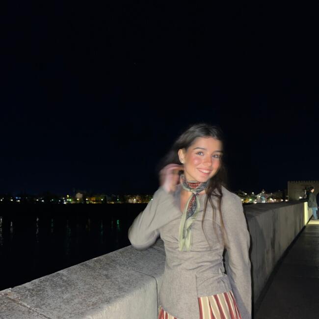 Babysitter in Seville: Angela