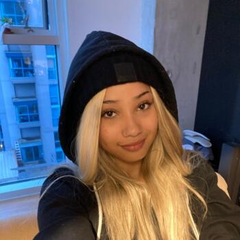 Babysitter in Vancouver: Scarlett