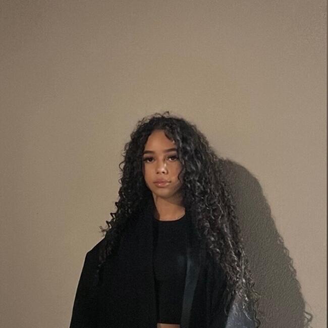 Babysitter in Le Havre: Naila