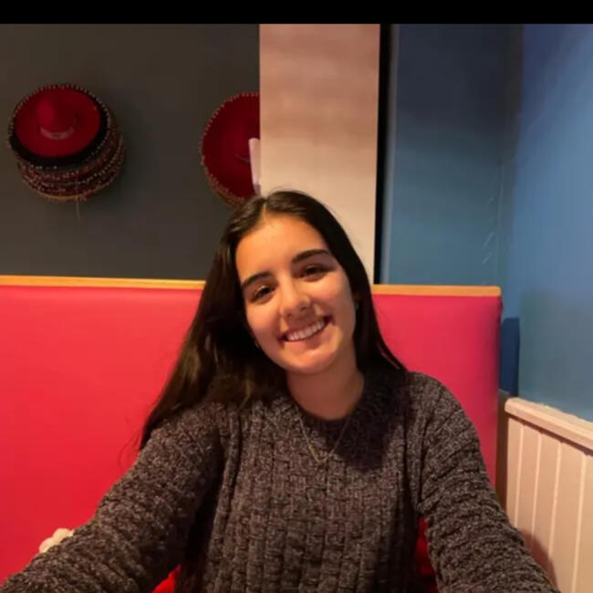 Babysitter in Vila Caiz: Lara