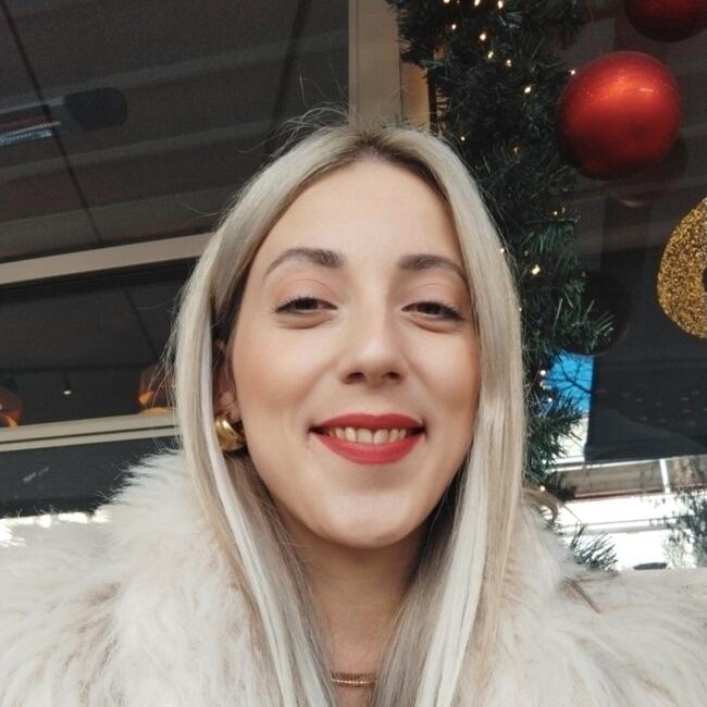 Babysitter στην περιοχή Καρδία: Alexia