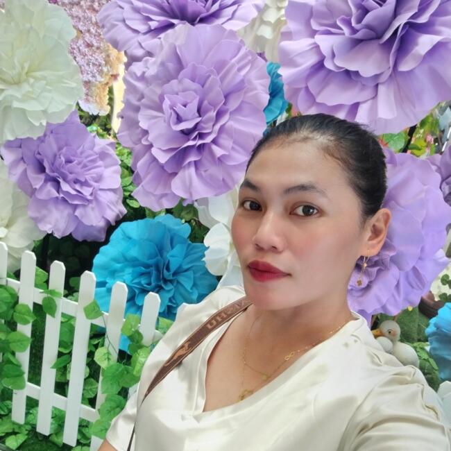 جليسة أطفال في إمارة الشارقة: Regine Dela Cruz Siocon