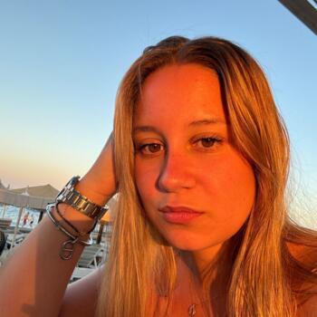 Babysitter in Fontenay-le-Fleury: Julia