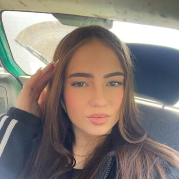 Babysitter in Thorigny-sur-Oreuse: Adeline