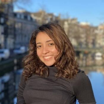 Baby-sitter in Écully: Hannia