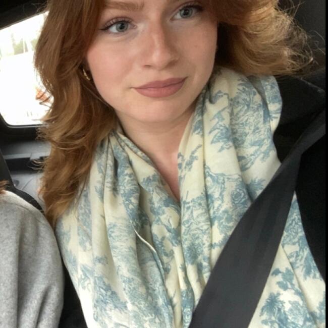 Babysitter in Villemoustaussou: Lily