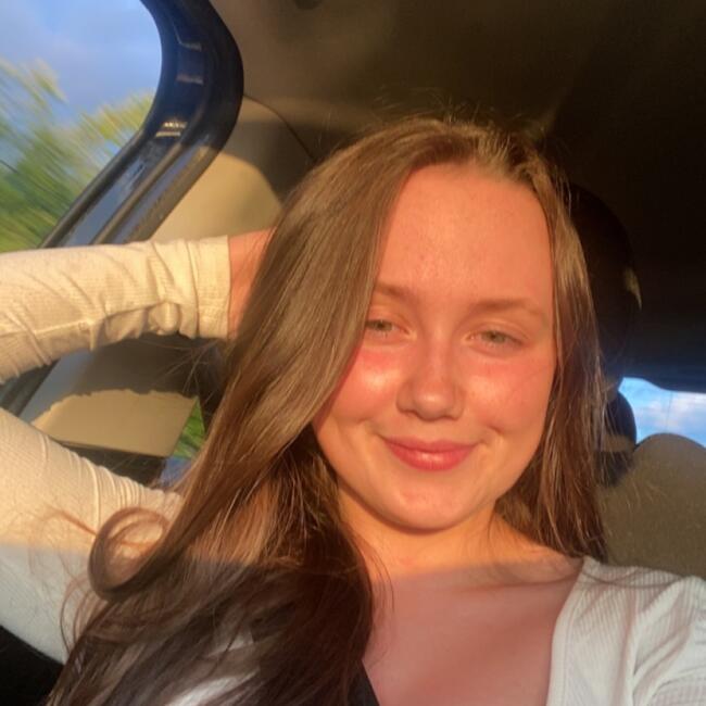 Babysitter in Neilston: Katelyn