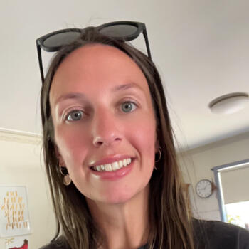 Babysitting job in Casterton: babysitting job Abbey