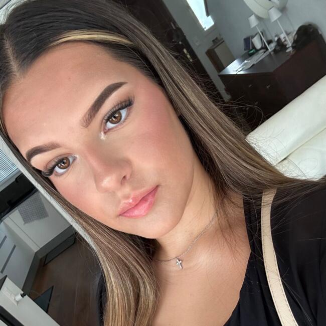 Babysitter in Bellevue GE: Mara