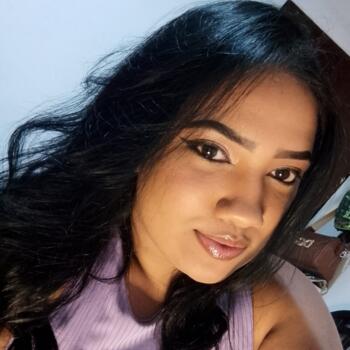 Babysitter in Cuiabá: Hellen