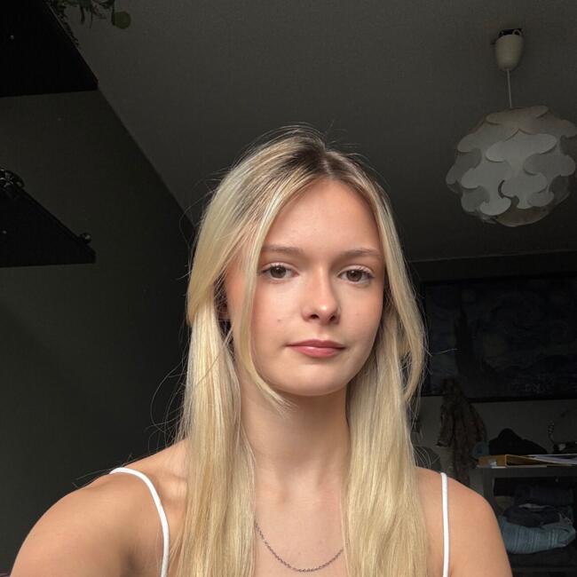 Babysitter in Woluwe-Saint-Lambert: Lucie