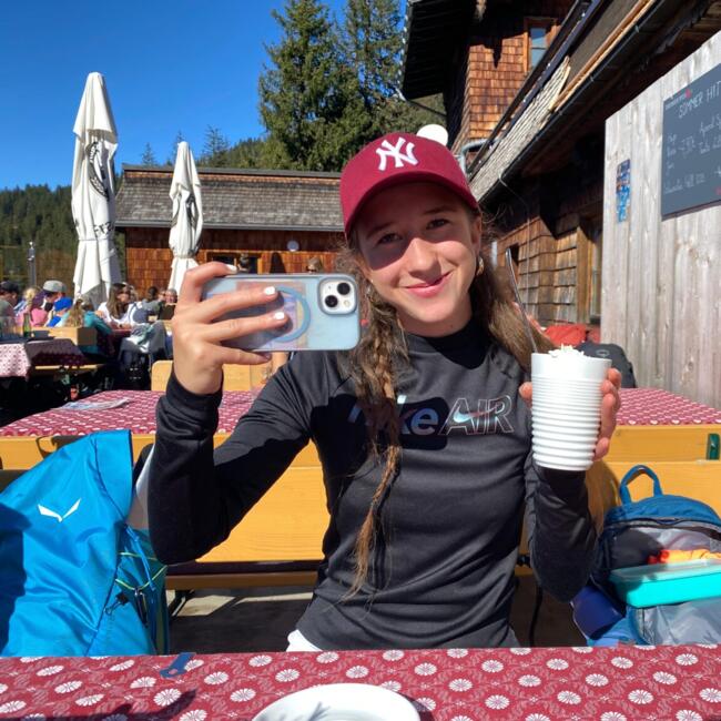 Babysitter in Brixen im Thale: Theresa