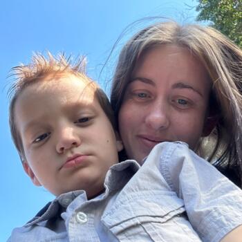 Babysitter in Gladstone: Amy