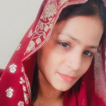 आया बम्बई: Ritu