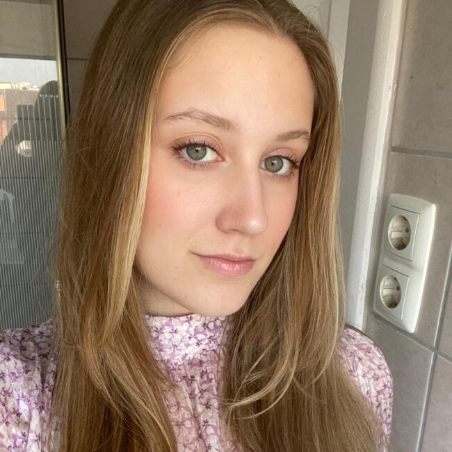 Babysitter in Budapest: Hajnalka