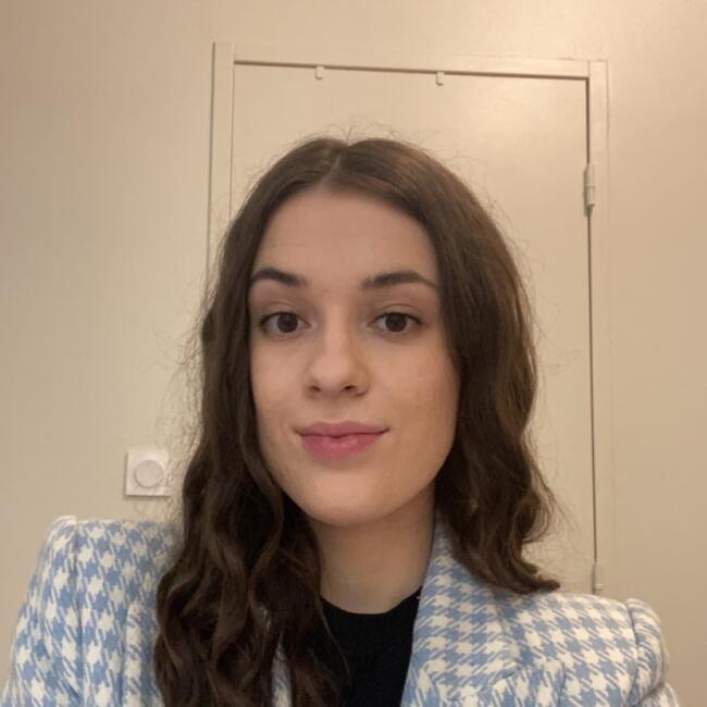 Babysitter in Paris: Juliette