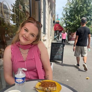 Babysitter in Paris: Moa