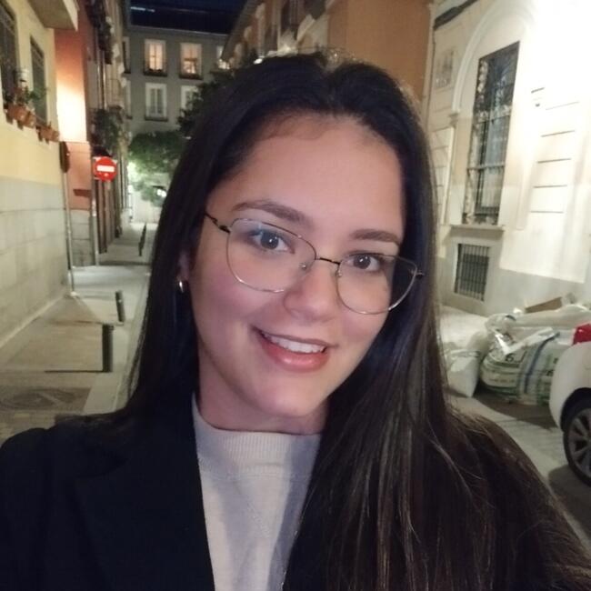 Babysitter in Madrid: Franciele